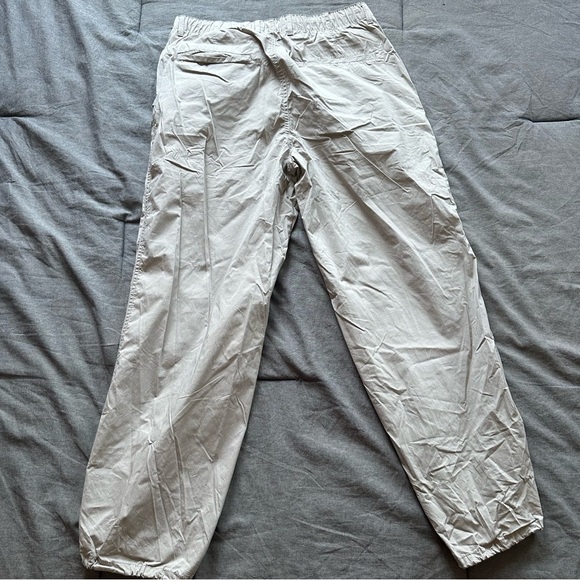 GREY UNIQLO CARGO WIND PANTS - SIZE 30-33 - Picture 3 of 8